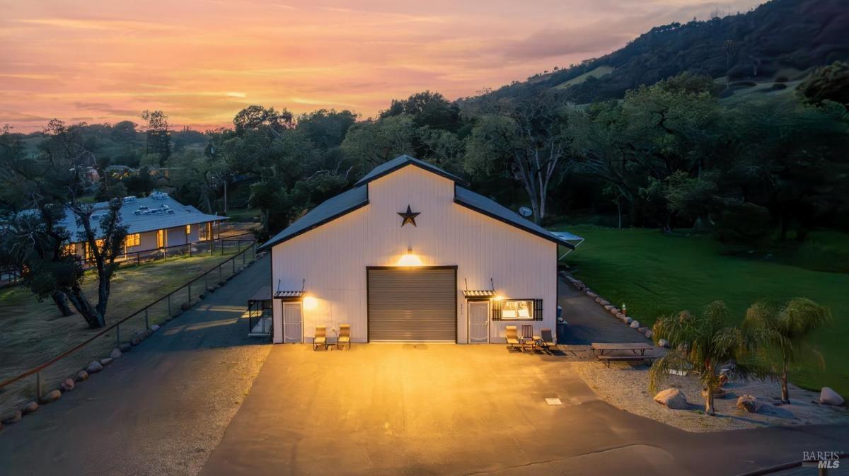 MLS #325033313 img 0