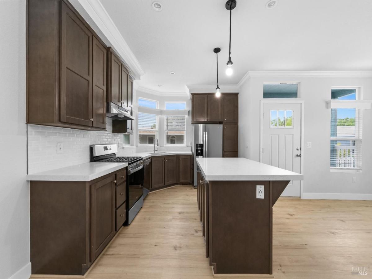 MLS #325033486 img 0