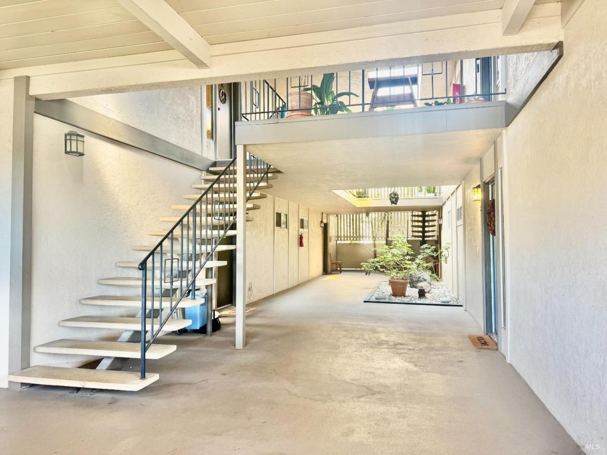 MLS #325033583 img 0