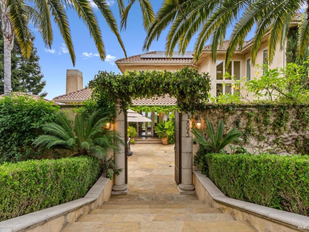 MLS #325033803 img 0