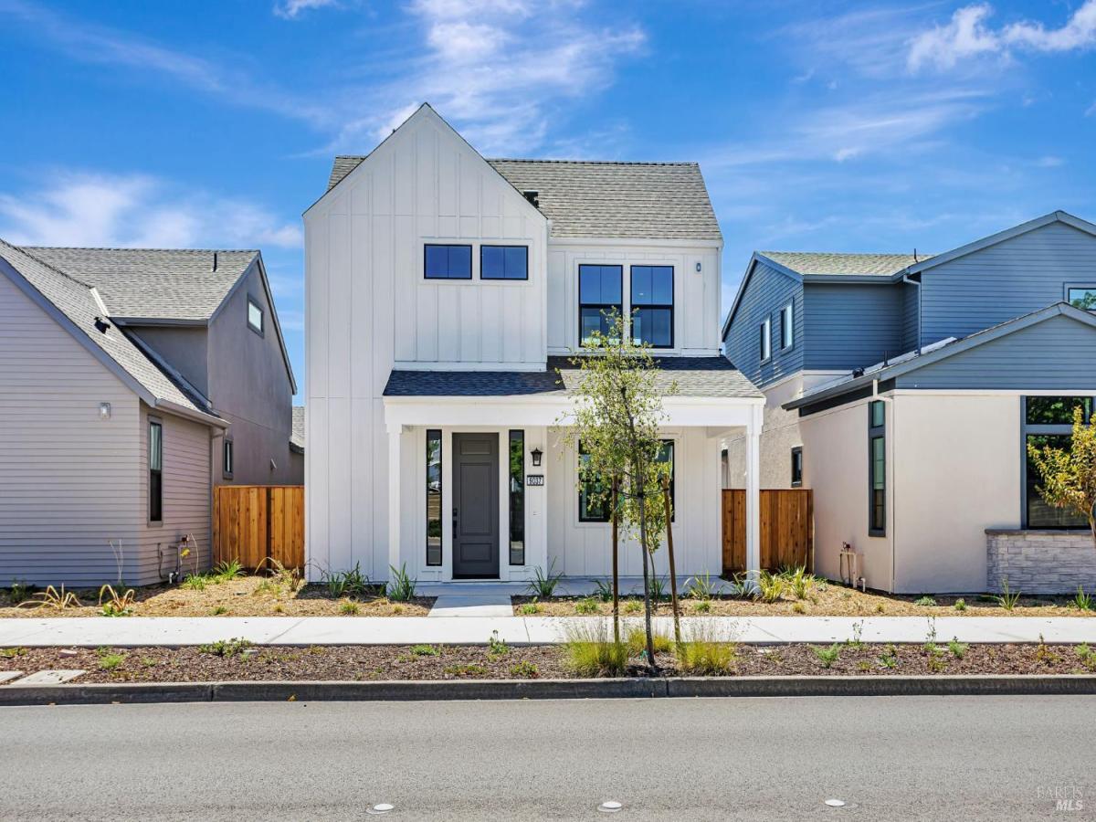 MLS #325035089 img 0