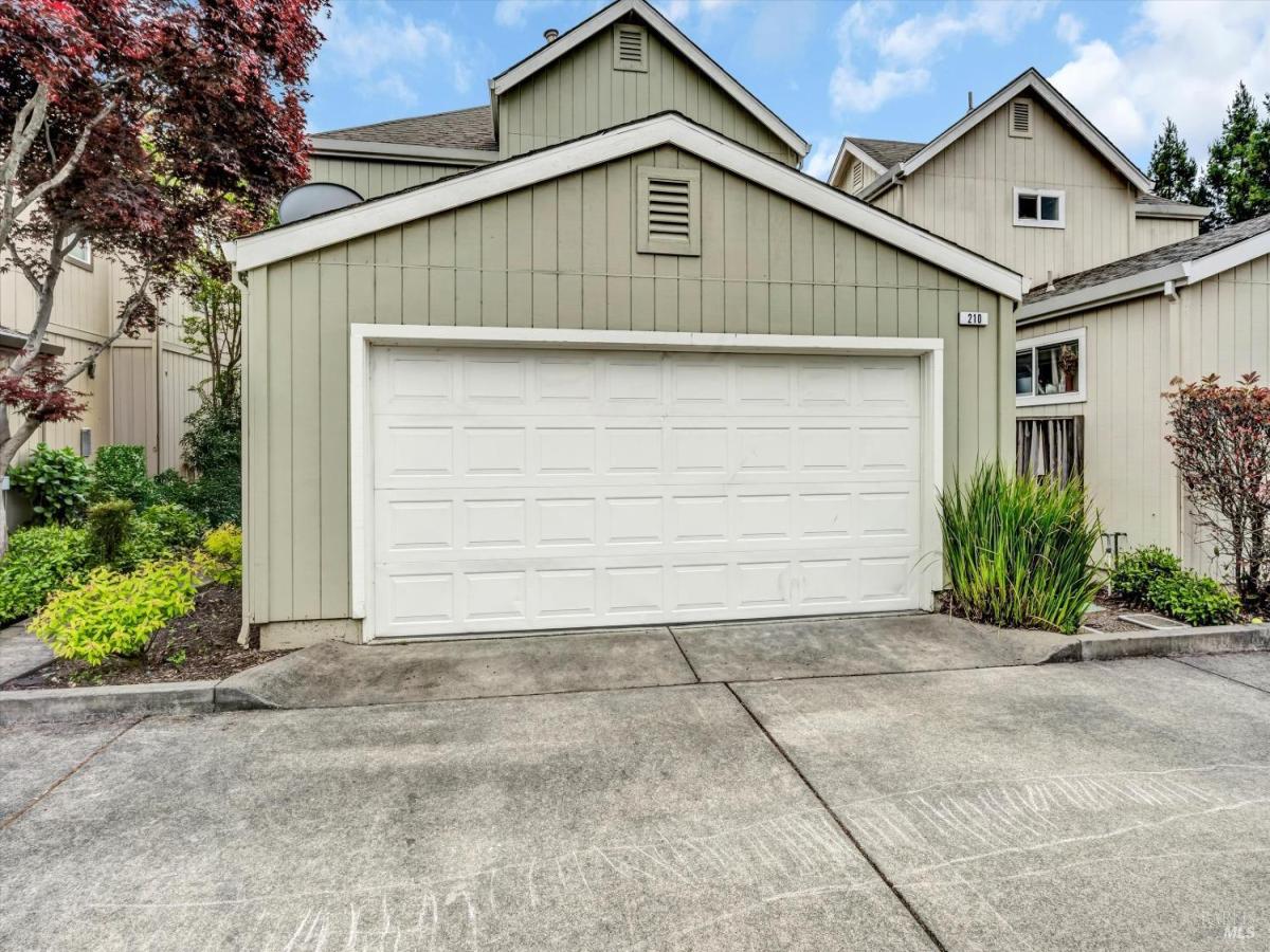 MLS #325035381 img 0