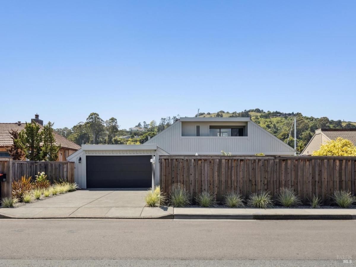 MLS #325035787 img 0