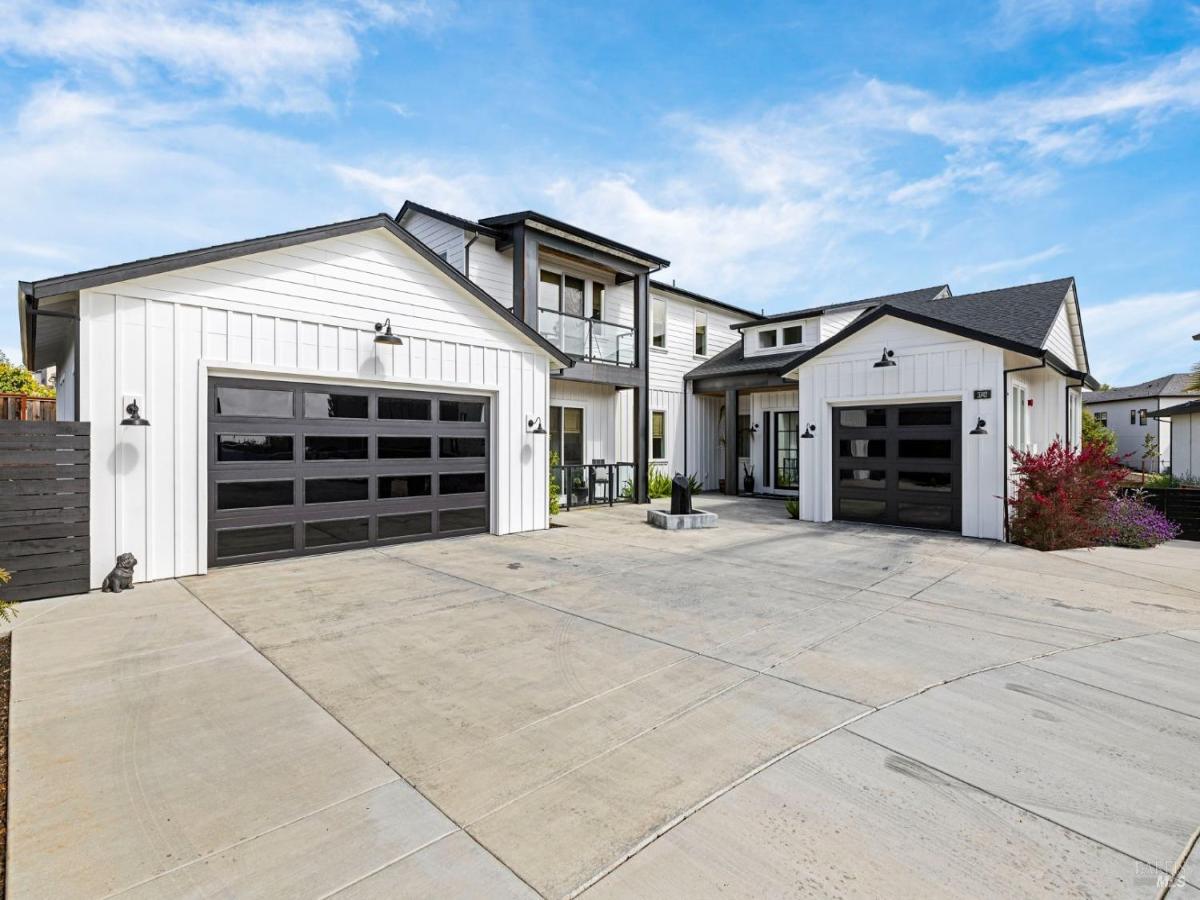 MLS #325036154 img 0