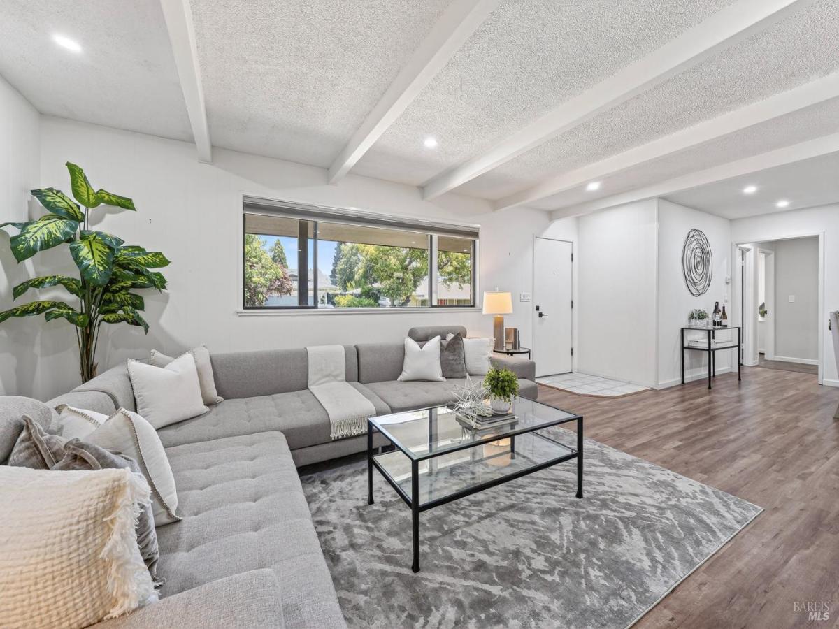 MLS #325036481 img 0