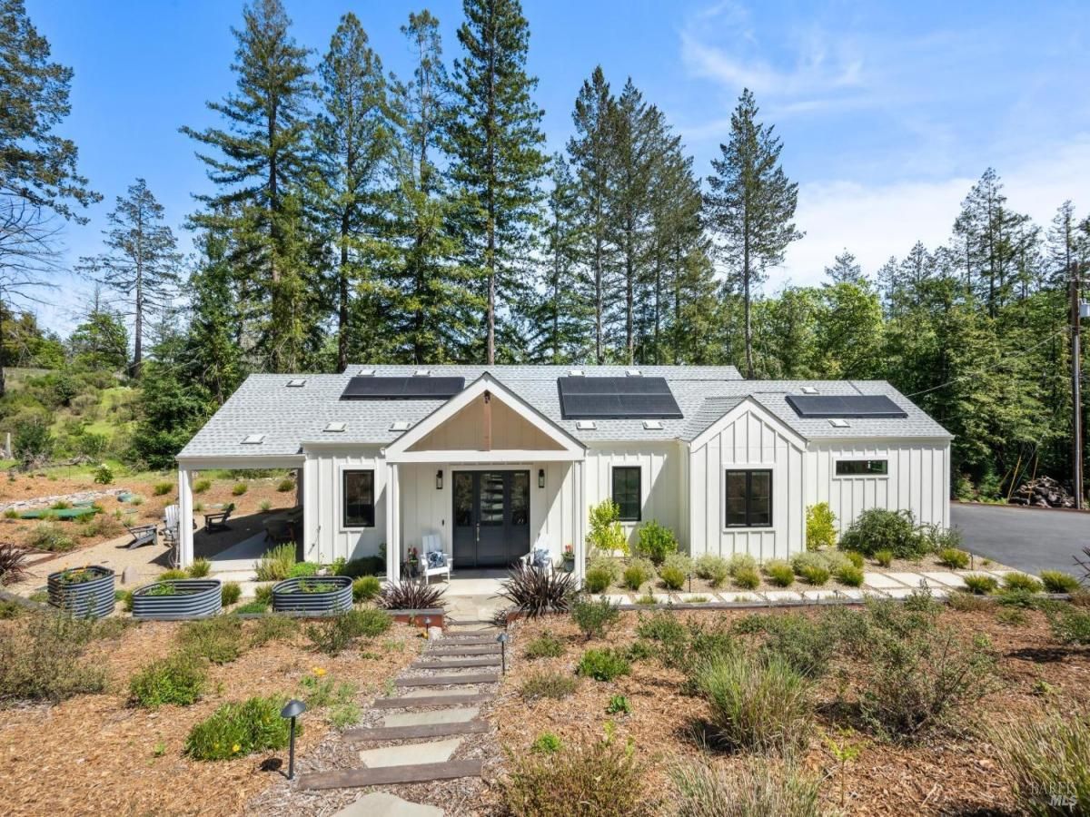 MLS #325037700 img 0