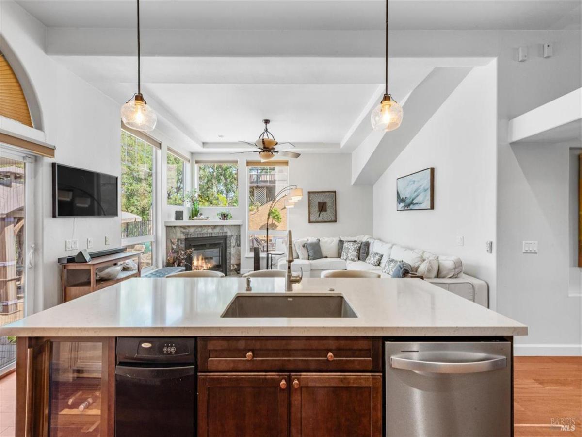 MLS #325038093 img 0