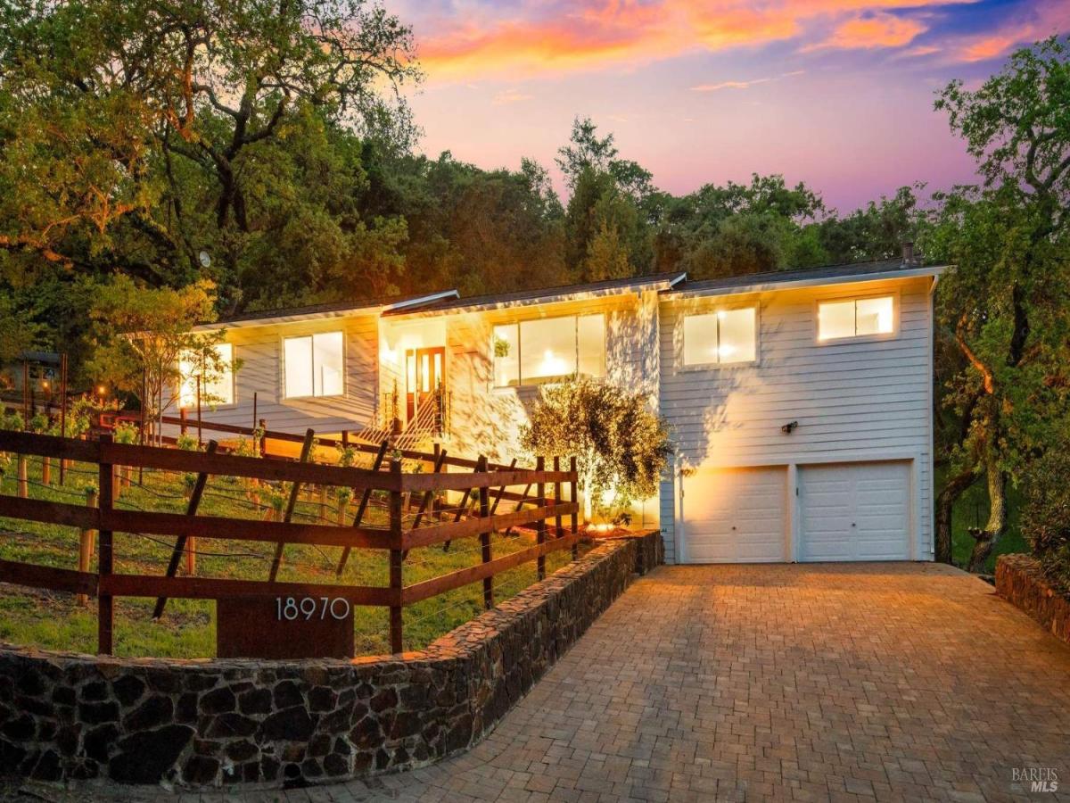 MLS #325038133 img 0