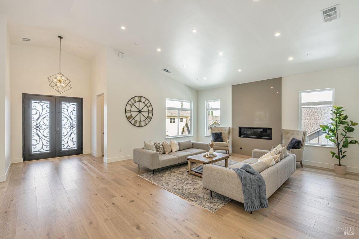 MLS #325039190 img 0