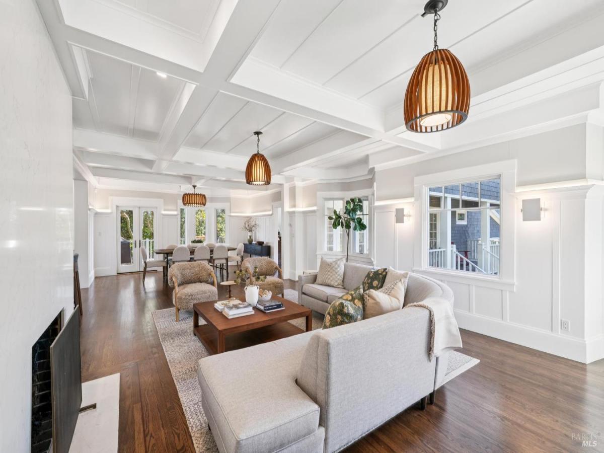 MLS #325040052 img 0