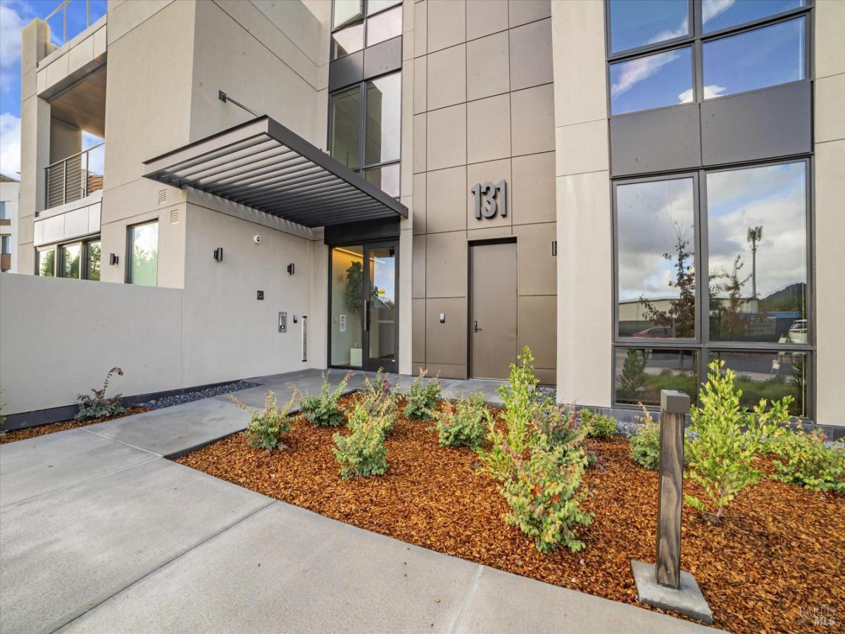 MLS #325040432 img 0