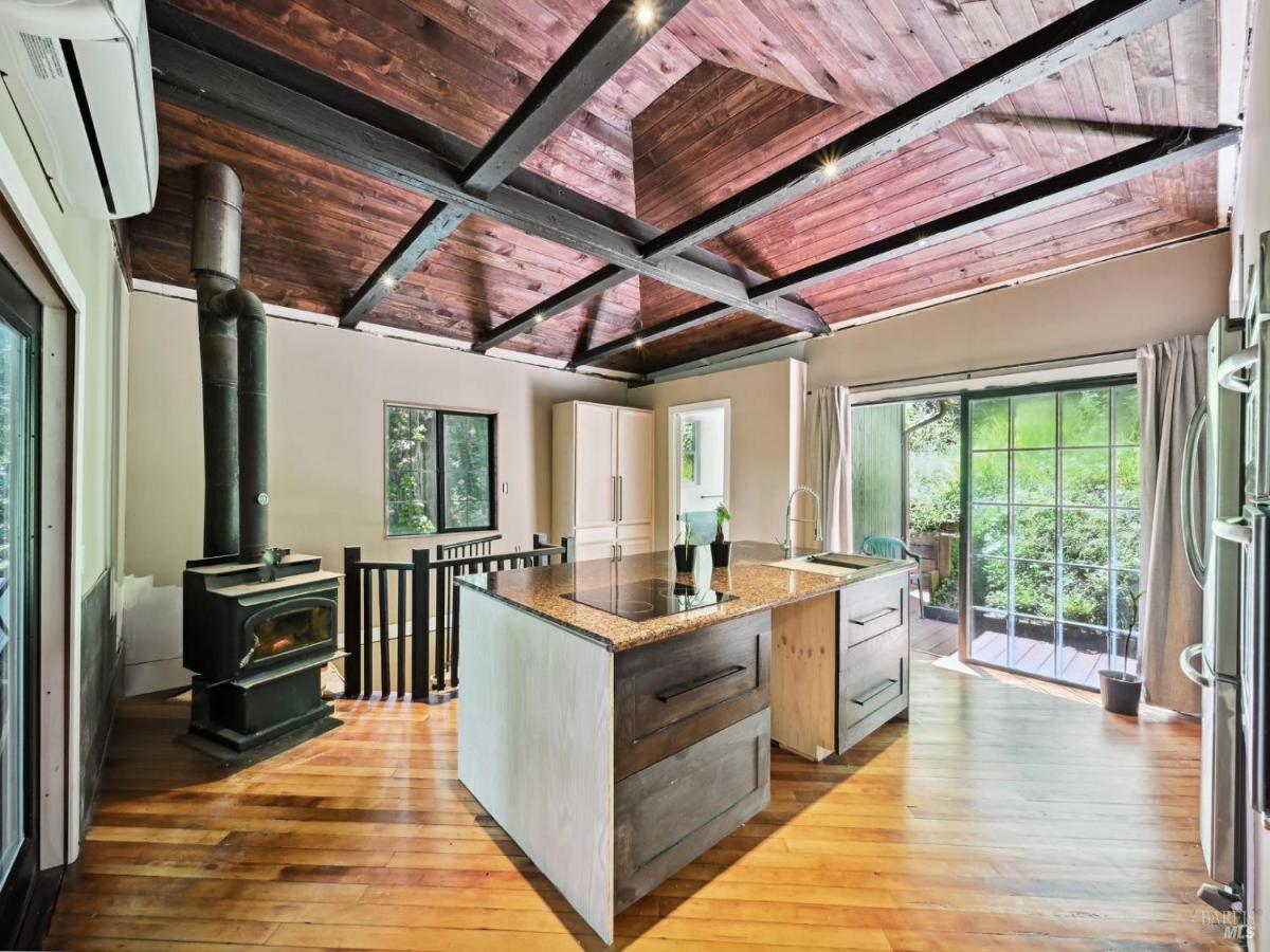 MLS #325040999 img 0