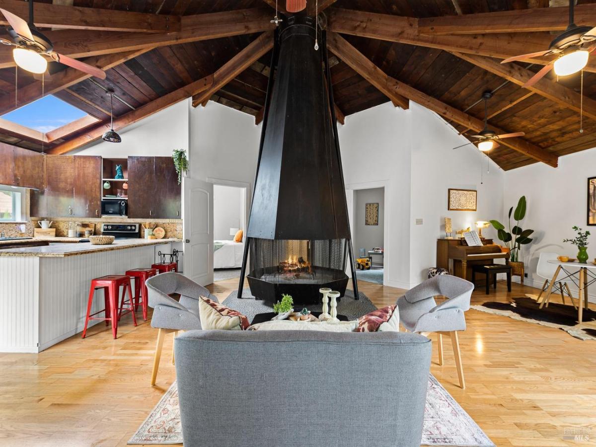 MLS #325041314 img 0