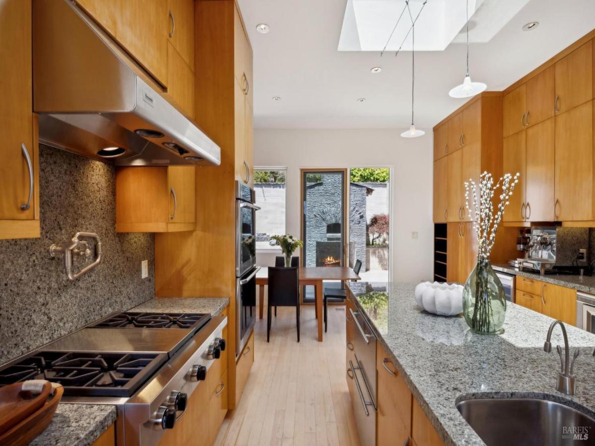 MLS #325041443 img 0