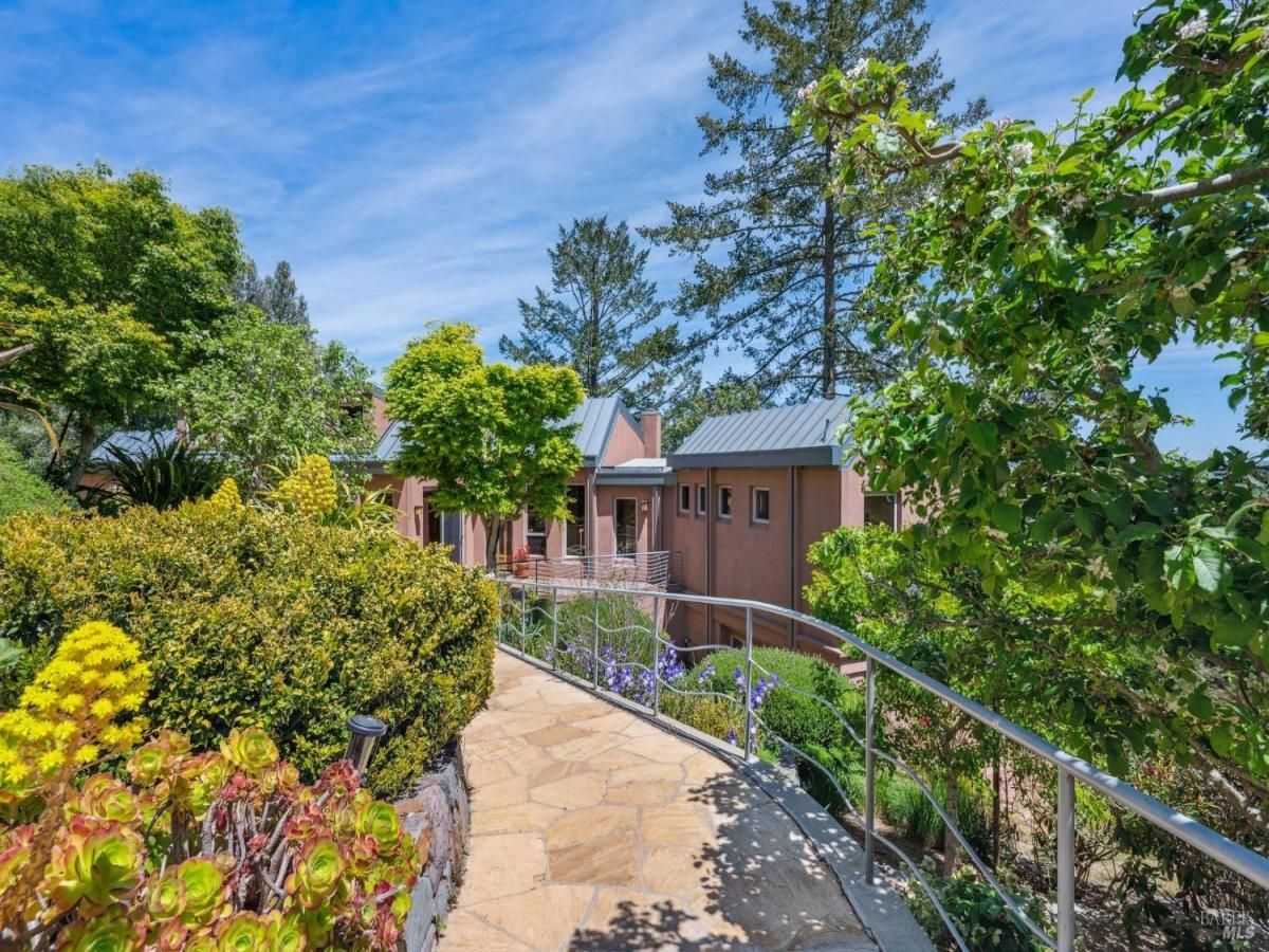 MLS #325041853 img 0