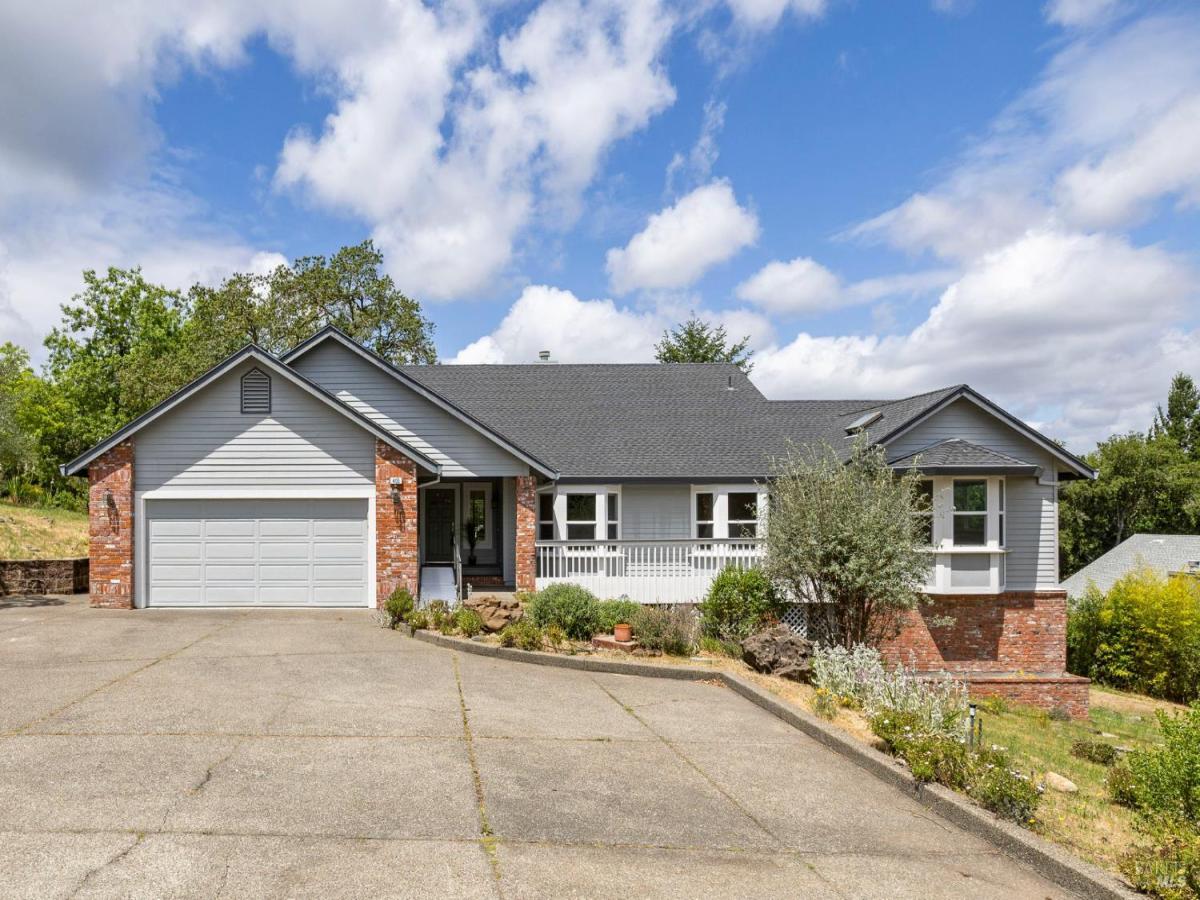 MLS #325043319 img 0