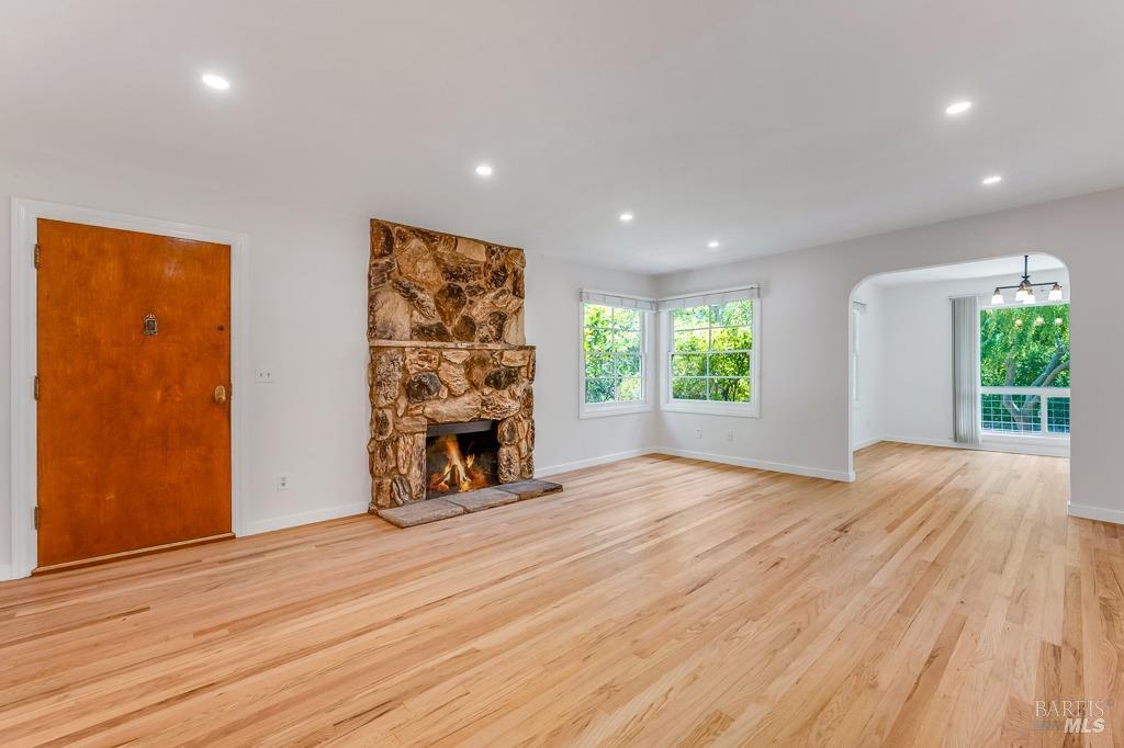 MLS #325043367 img 0