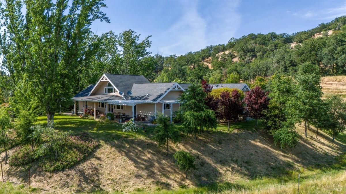 MLS #325044226 img 0