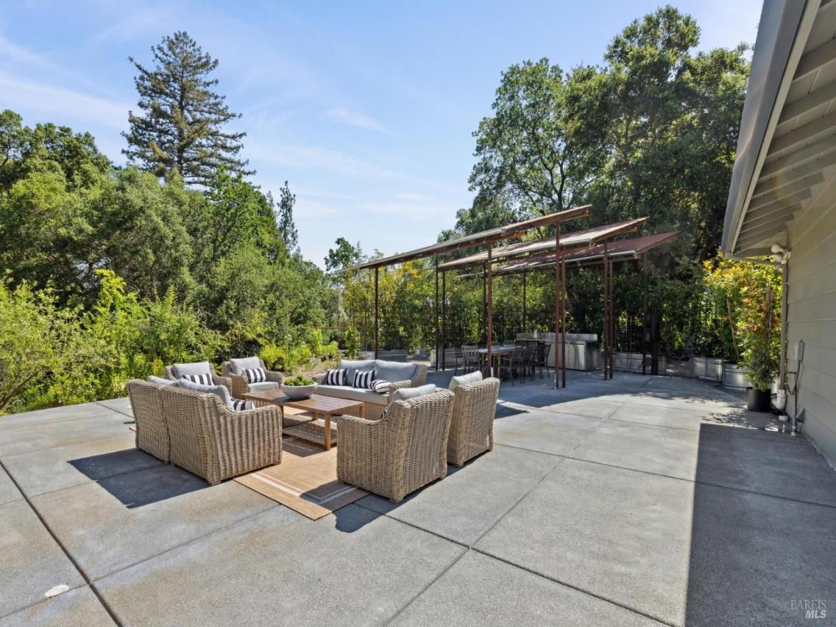 MLS #325044427 img 0