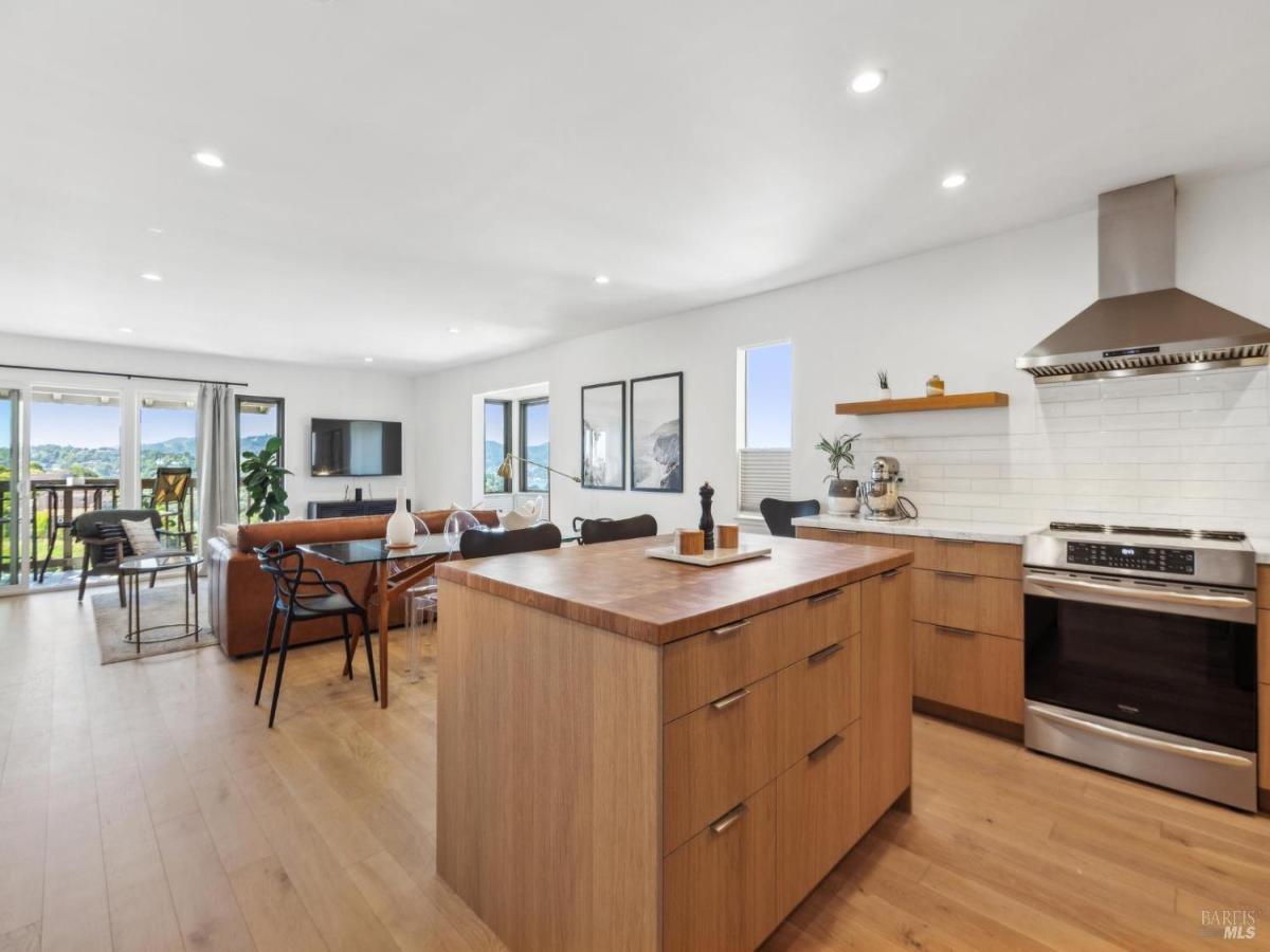 MLS #325044676 img 0