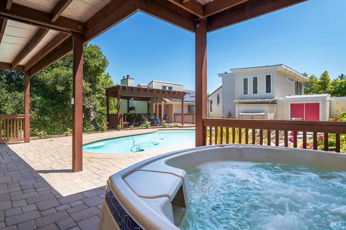 MLS #325046537 img 0