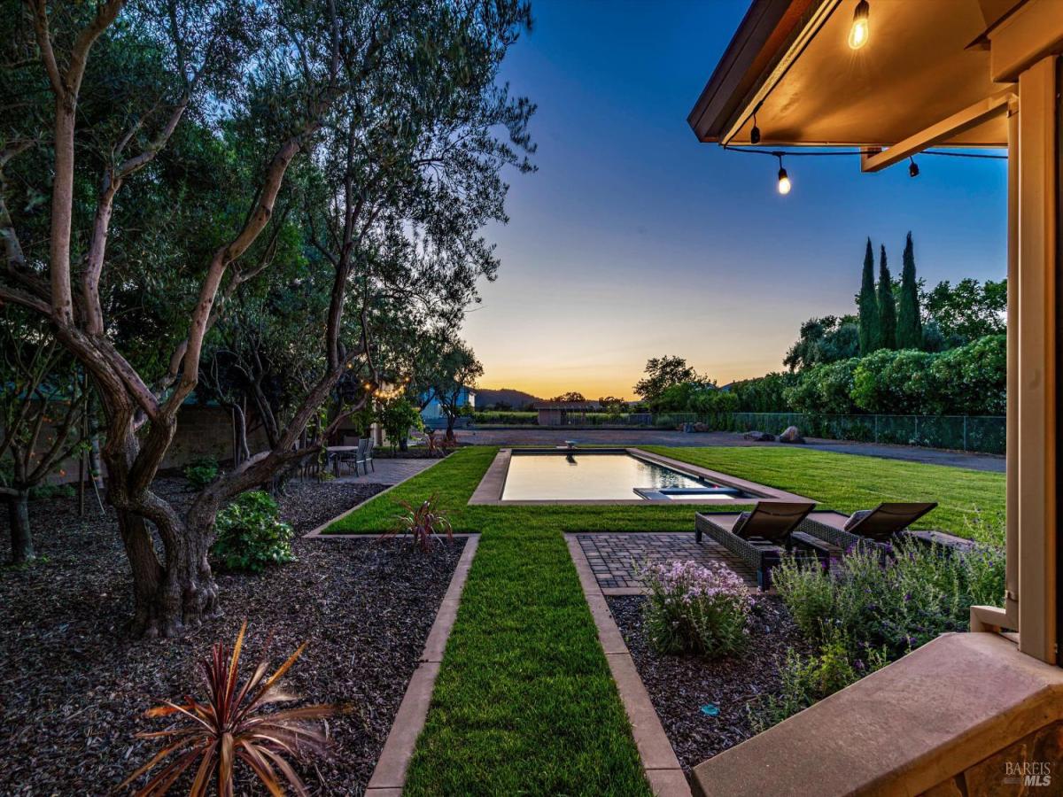 MLS #325048040 img 0