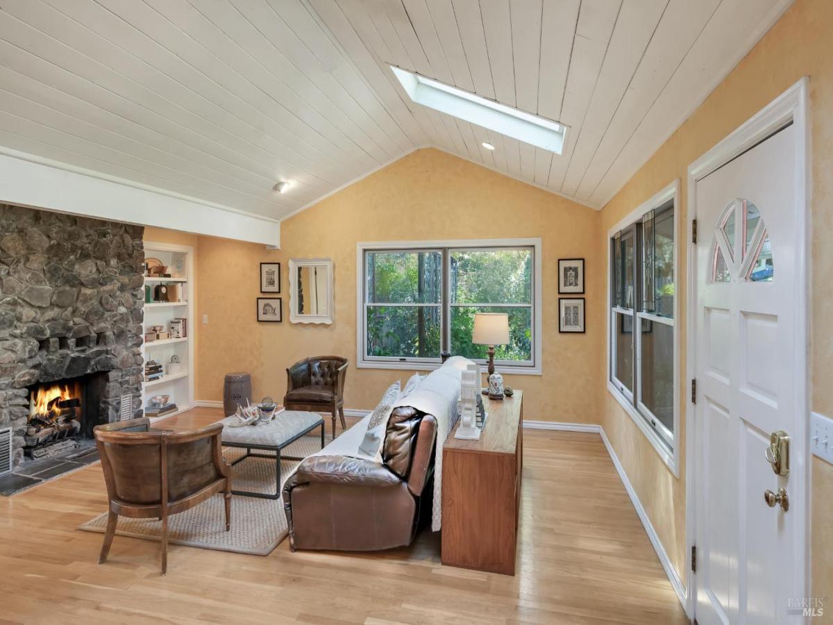 MLS #325048765 img 0