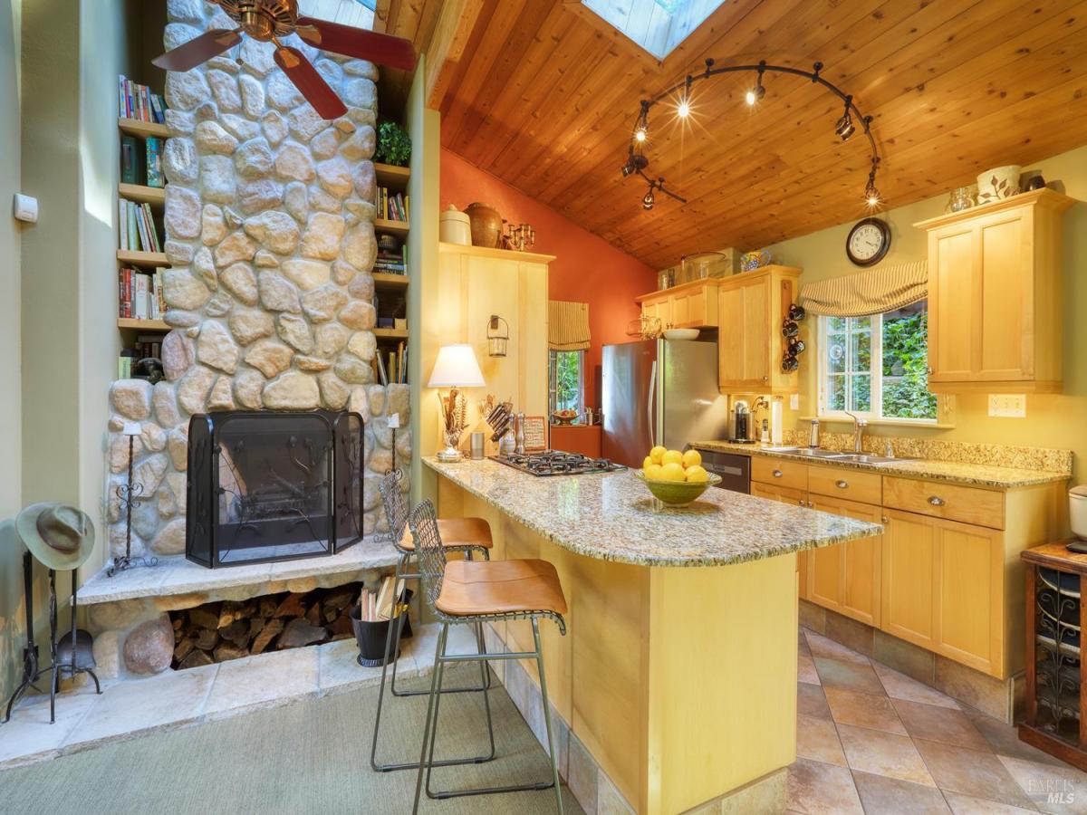 MLS #325049100 img 0