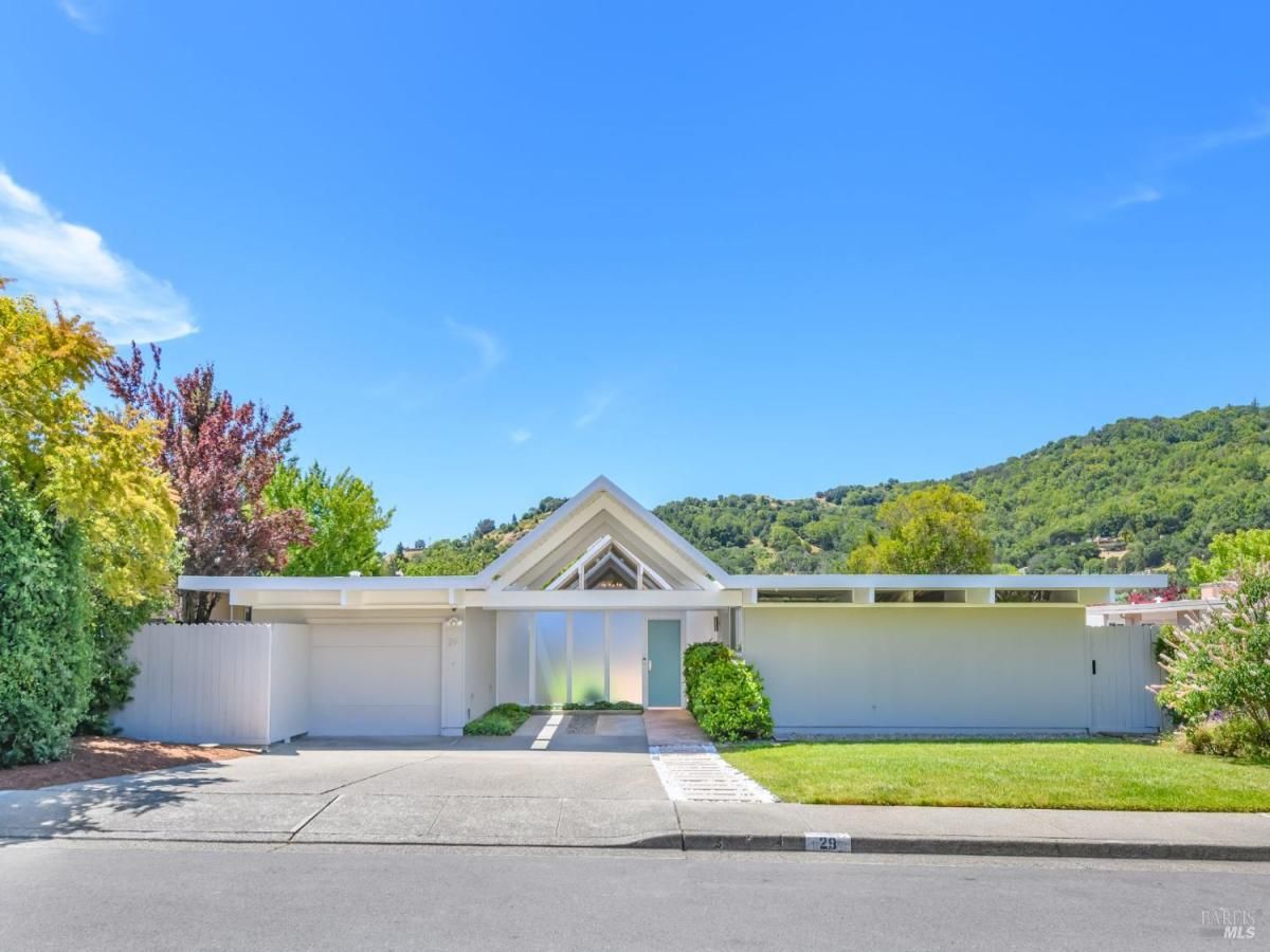 MLS #325050069 img 0