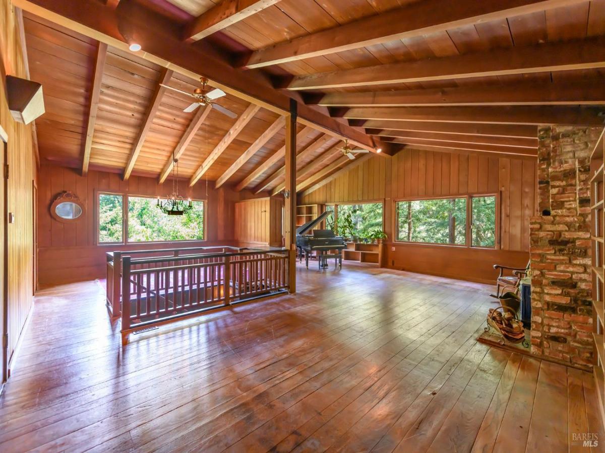 MLS #325050740 img 0