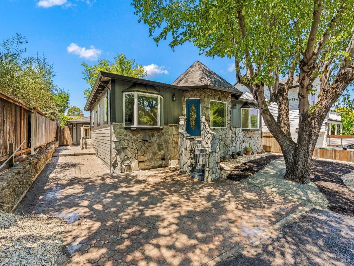 MLS #325050973 img 0