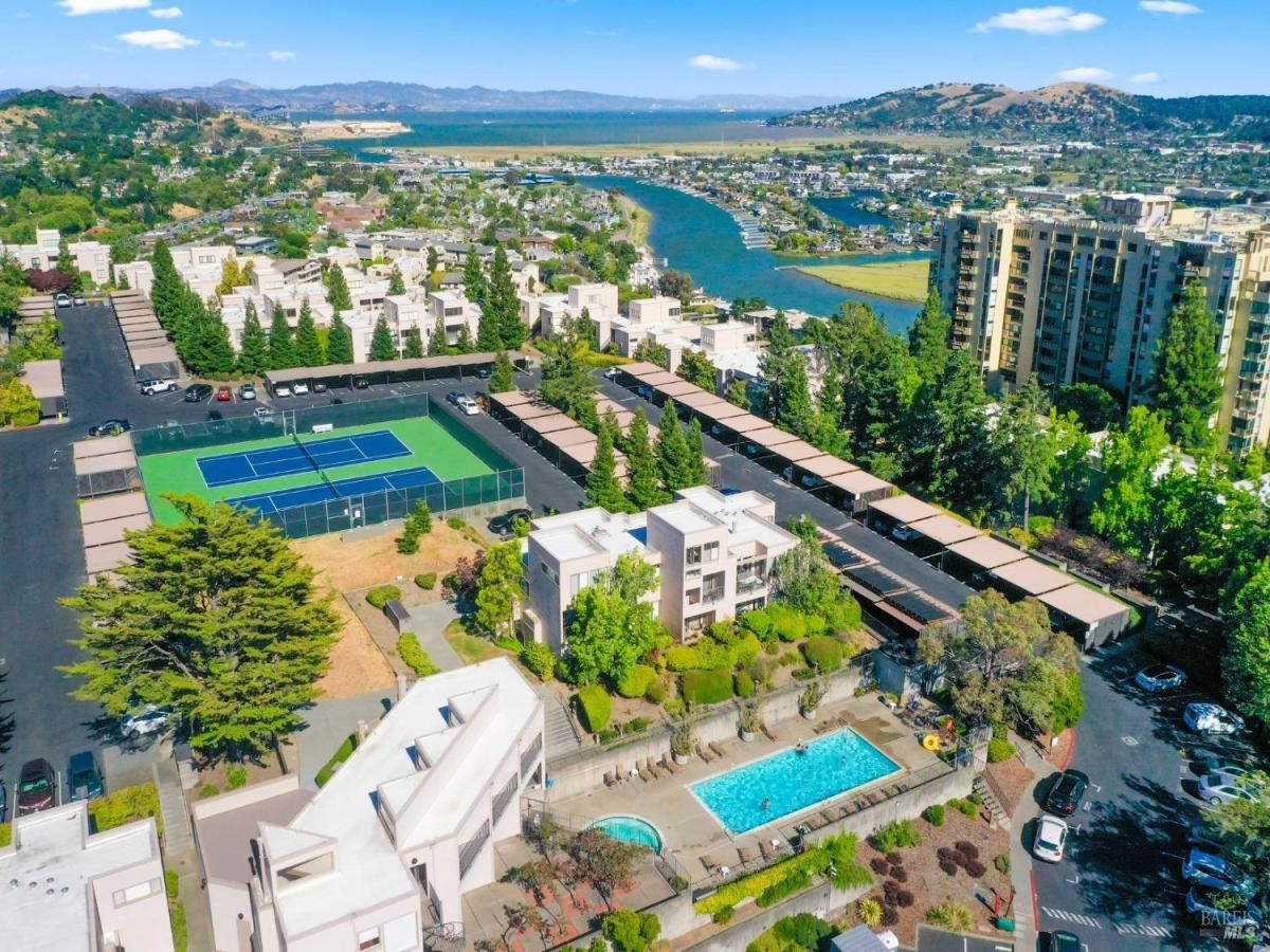 MLS #325051216 img 0