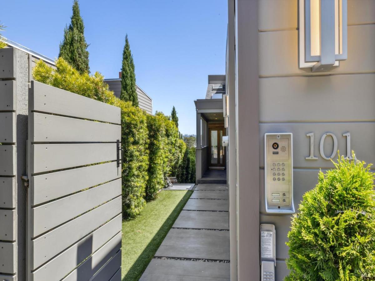 MLS #325051477 img 0