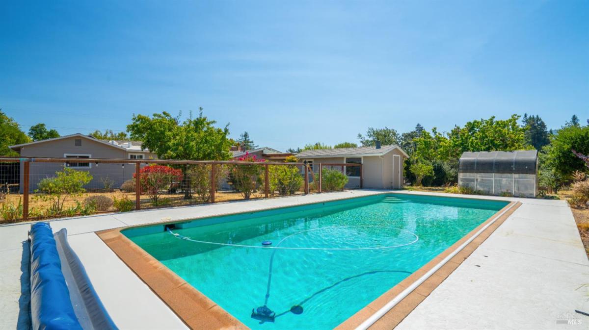 MLS #325052141 img 0