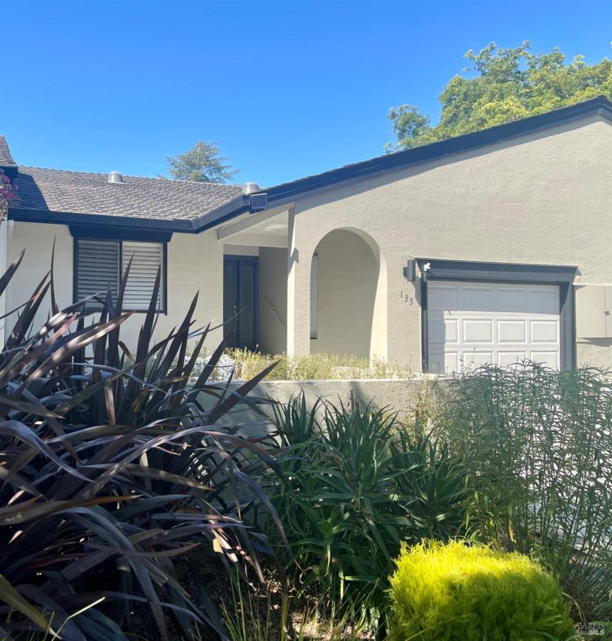 MLS #325052701 img 0