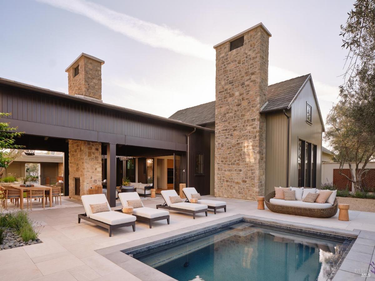 MLS #325055683 img 0