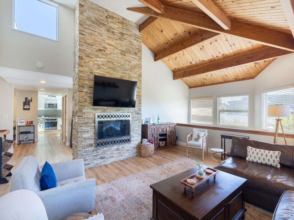 MLS #325055867 img 0