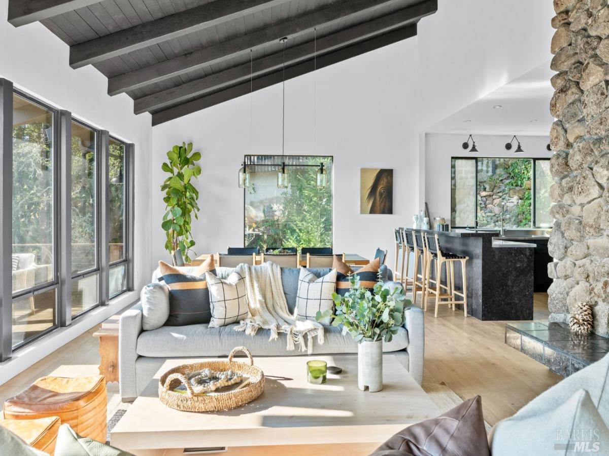 MLS #325057685 img 0