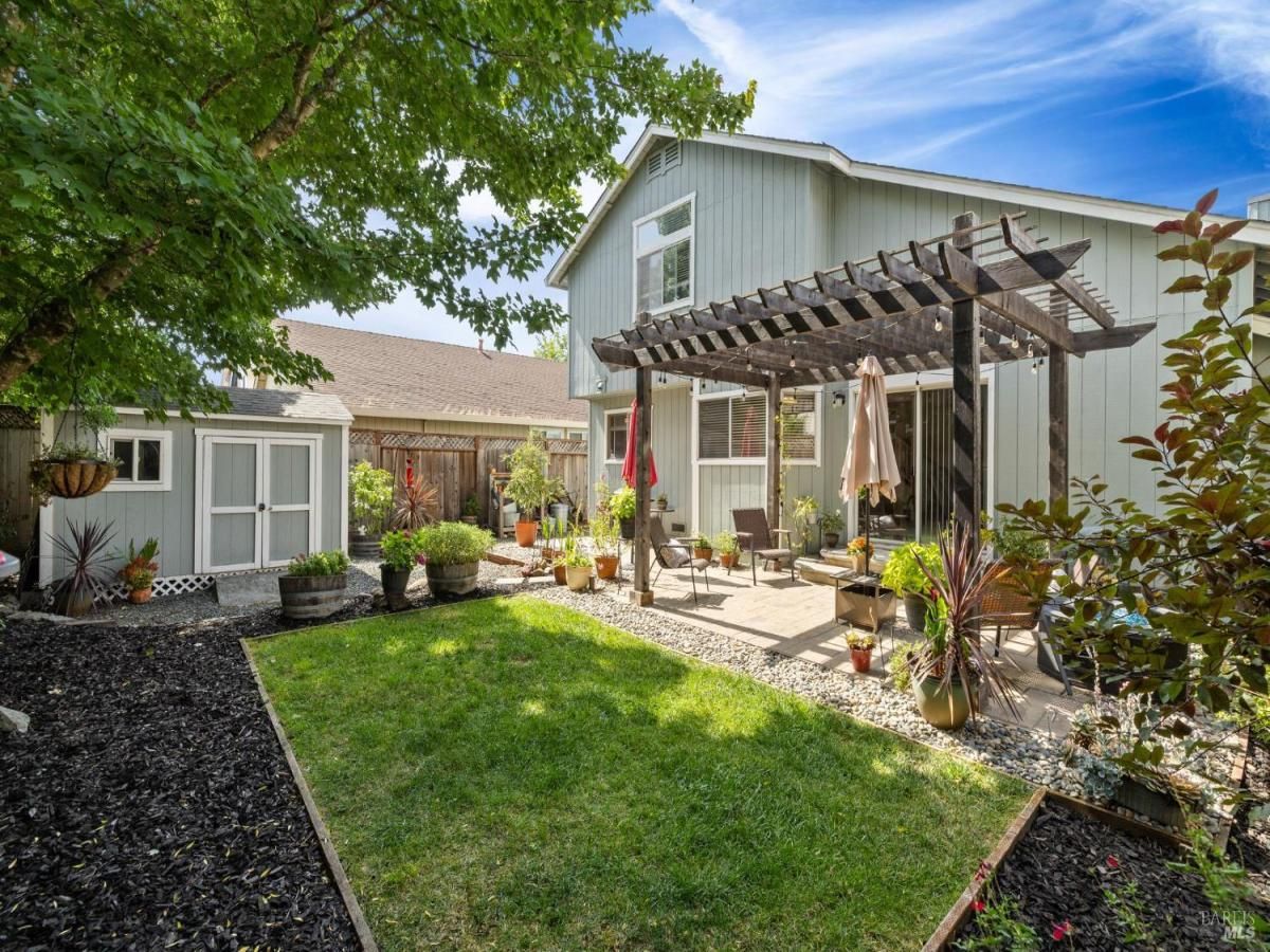 MLS #325060075 img 0