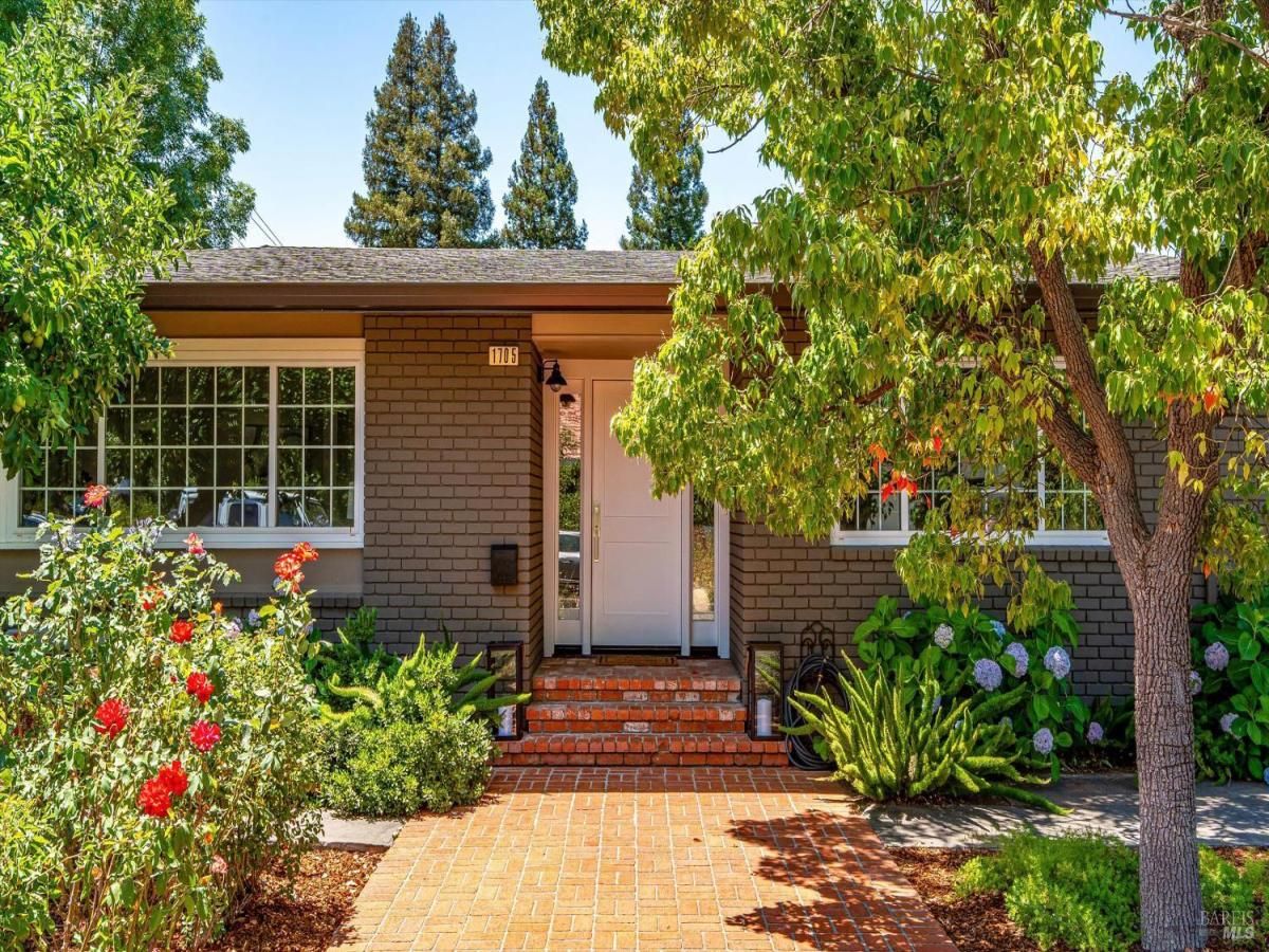 MLS #325060205 img 0