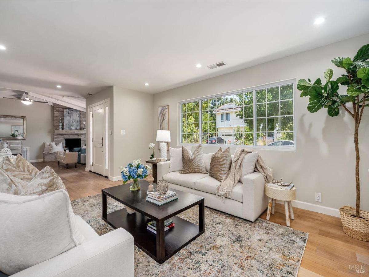 MLS #325060205 img 0