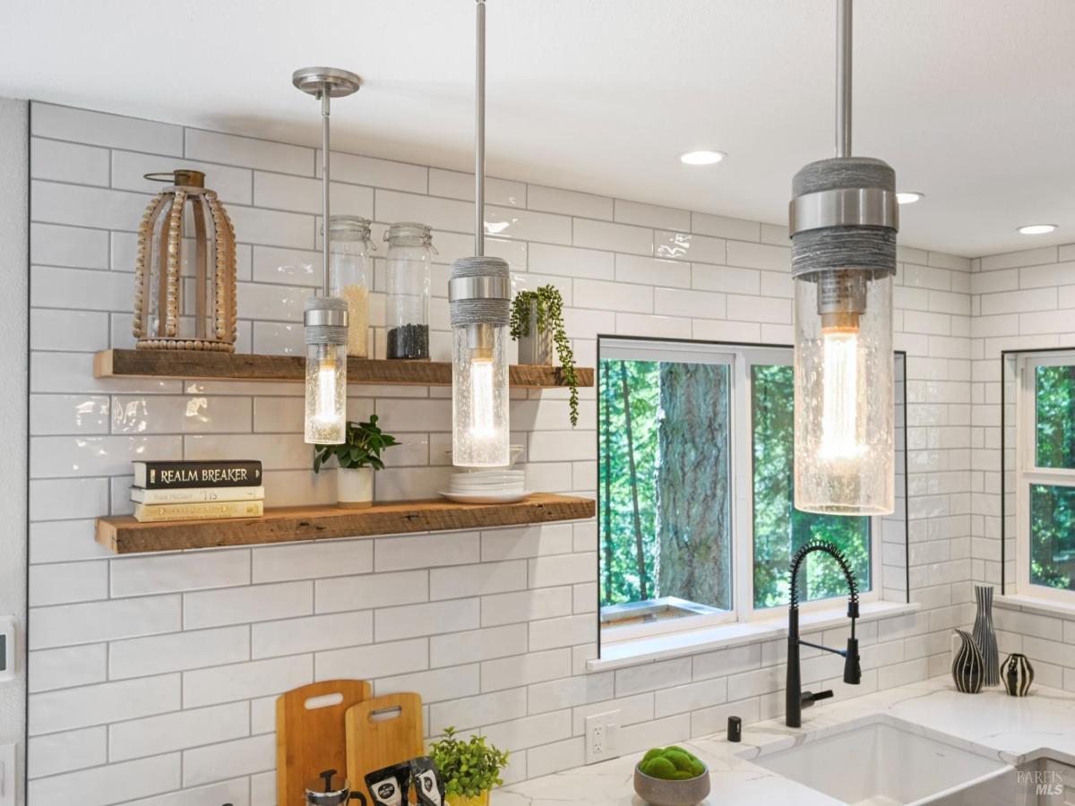 MLS #325060519 img 0