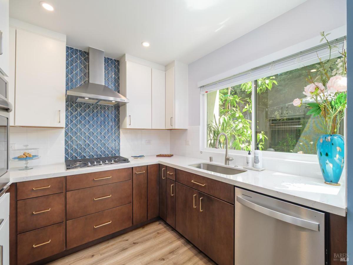 MLS #325060640 img 0