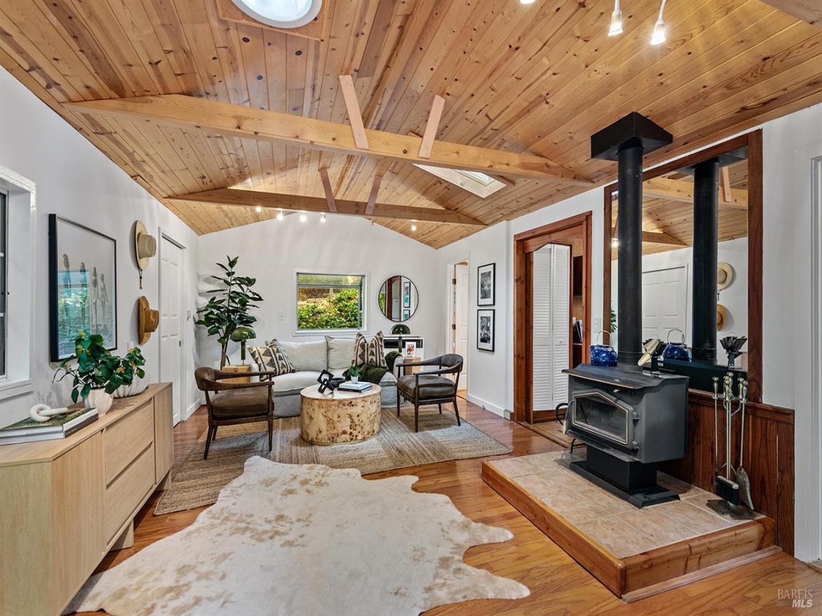 MLS #325062148 img 0