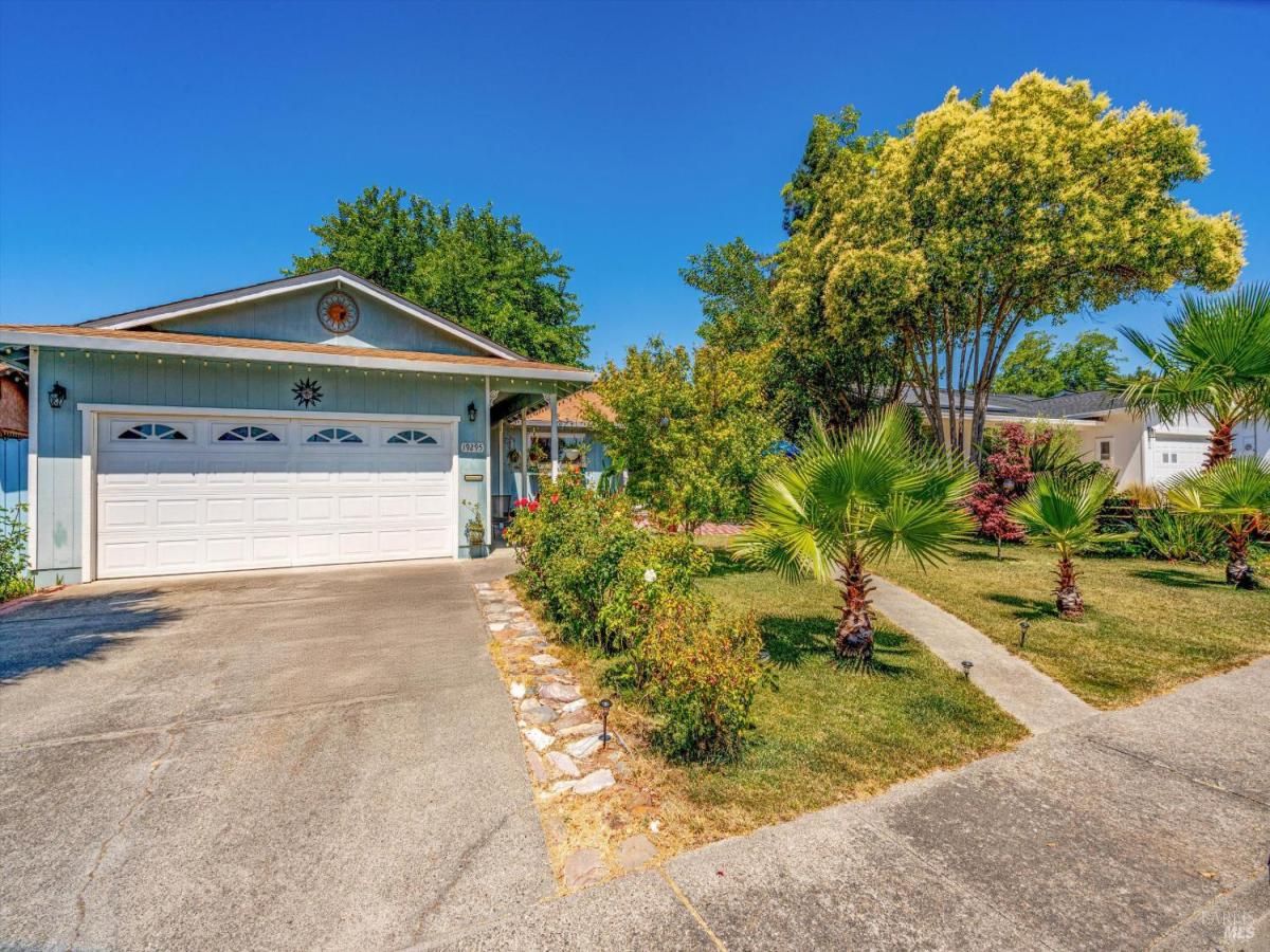 MLS #325062239 img 0