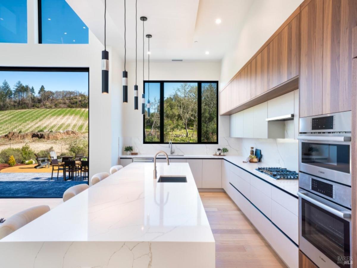 MLS #325062477 img 0