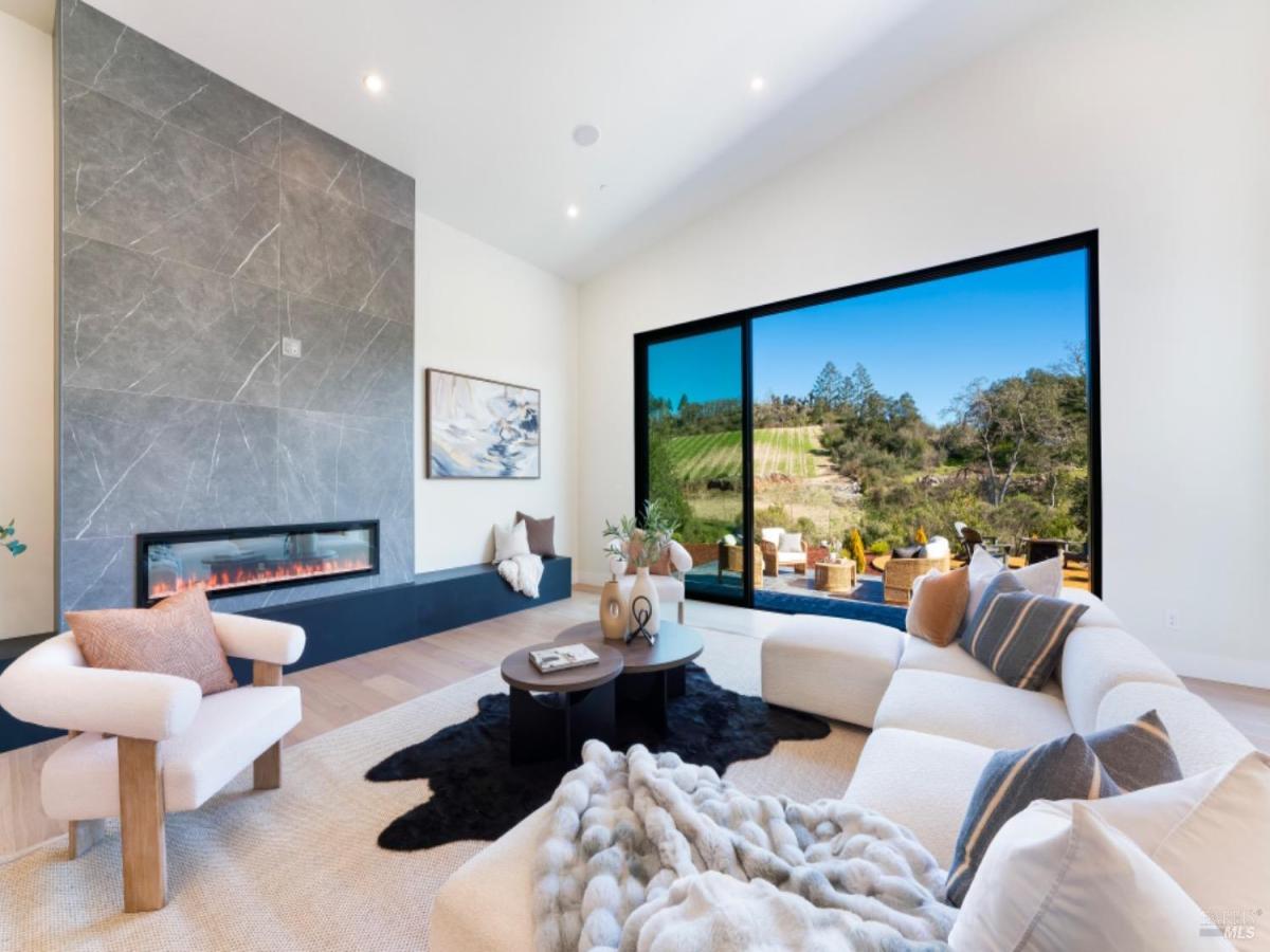 MLS #325062477 img 0