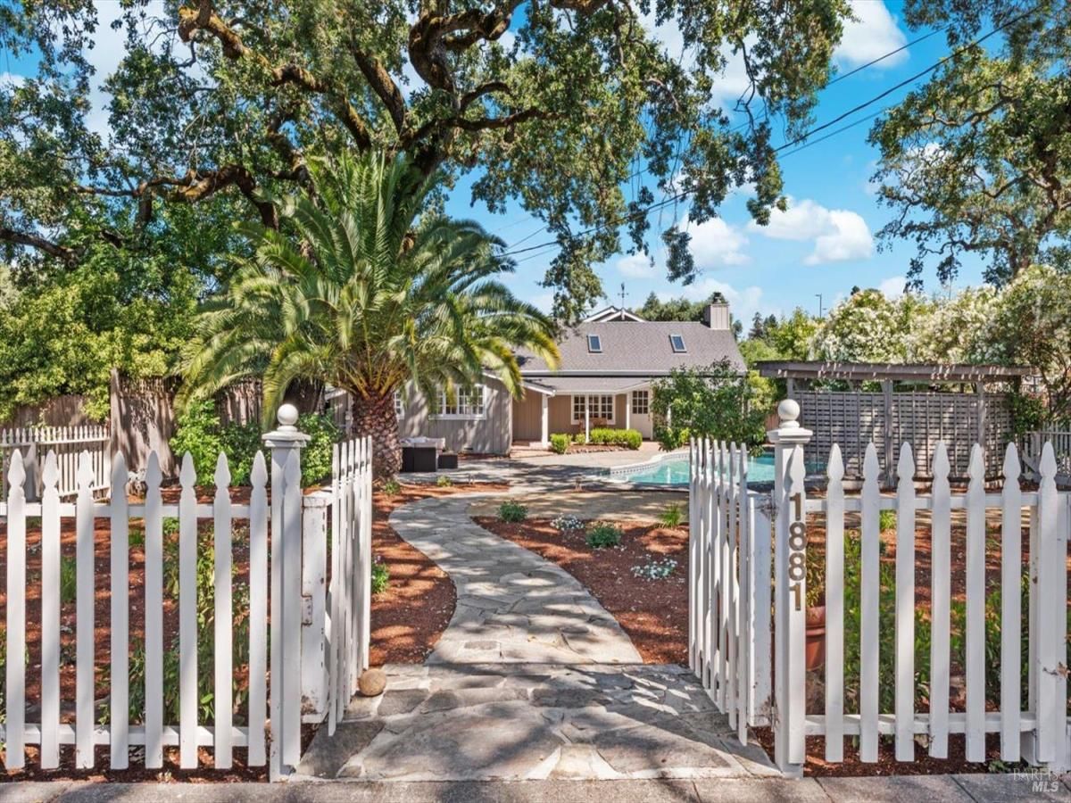 MLS #325062652 img 0