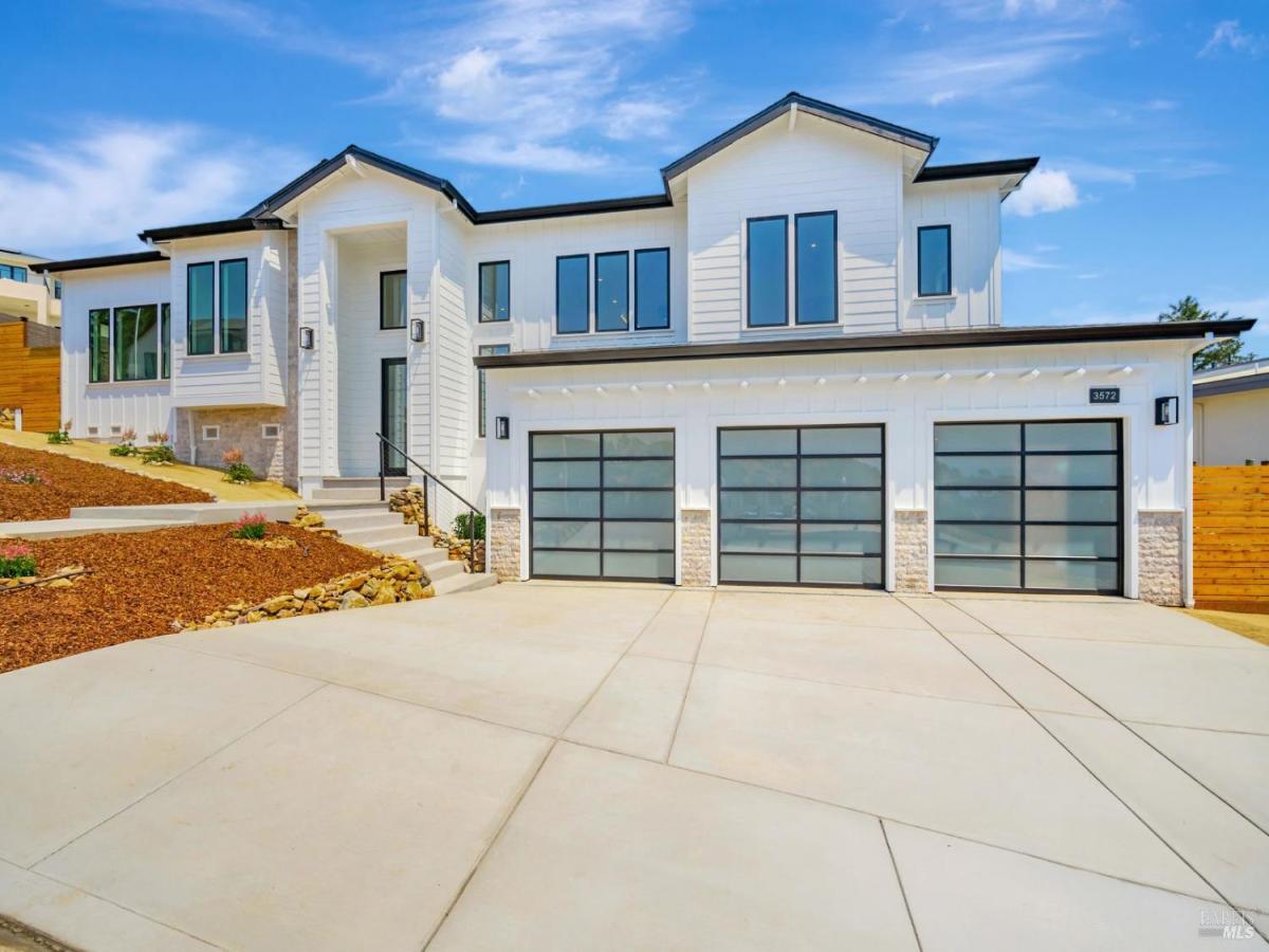 MLS #325063915 img 0