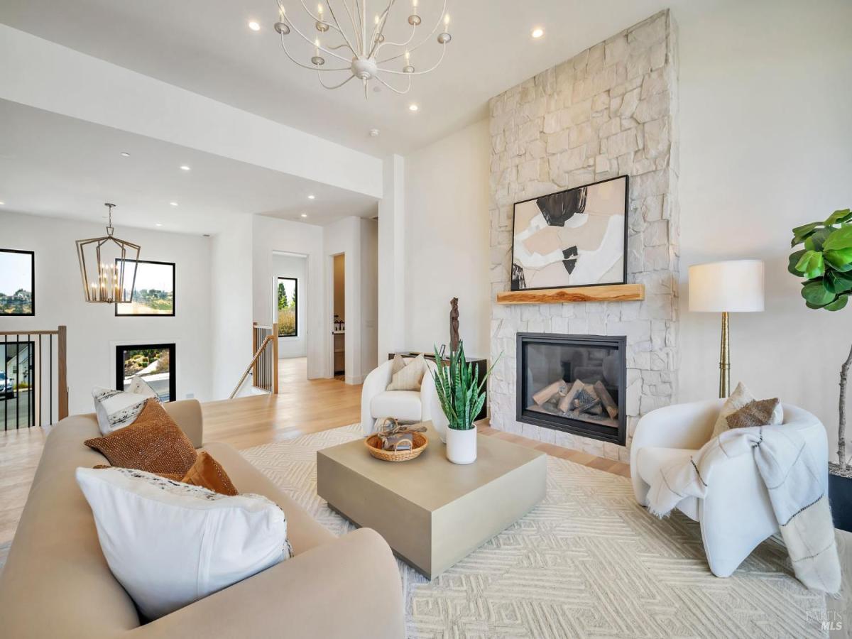 MLS #325063915 img 0